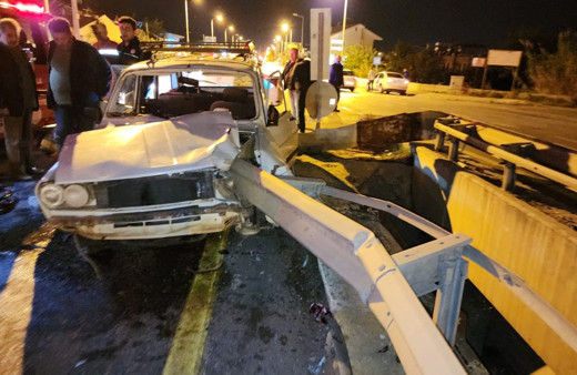 Fethiye'de bariyer otomobile ok gibi saplandı, yaralanan sürücü hastaneye kaldırıldı