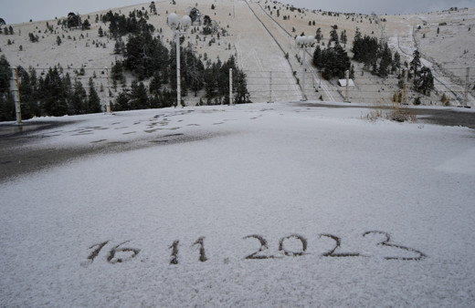 Bolu’nun Kartalkaya Kayak Merkezi’ne mevsimin ilk karı yağdı