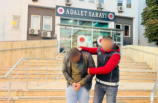 Kocaeli'de durdurulan 2 farklı araçtan 11 düzensiz göçmen çıktı, 2 kişi tutuklandı