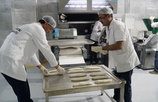 Şanlıurfa Haliliye'de ekmek üretim tesisi kuruldu, günde 6 bin ekmek üretilecek