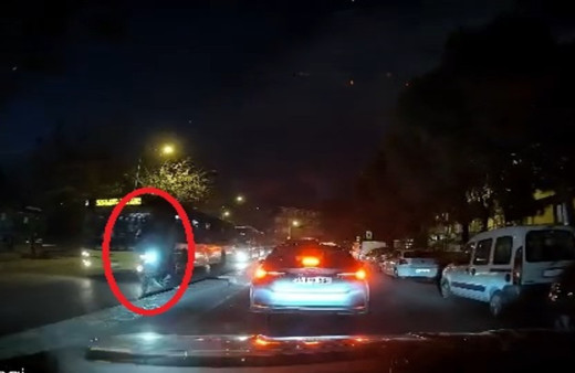 İstanbul'da yolun karşısına geçmek isteyen yayaya motosiklet çarptı