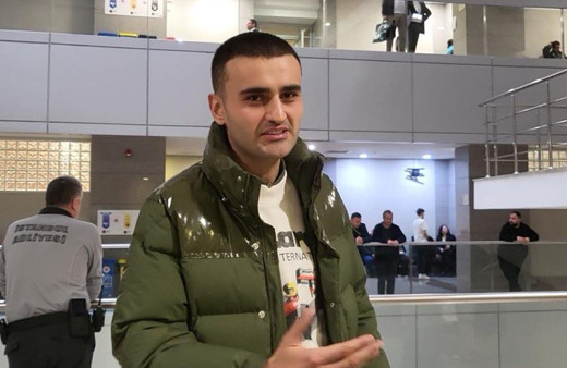 CZN Burak 5 yıla kadar hapis istemiyle yargılandığı davada hakim karşısına çıktı