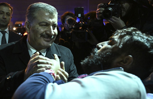 Gazzeli 27 kanser hastası Türkiye'ye getirildi! Sağlık Bakanı Koca: Küvözdeki bebekleri de getirebiliriz