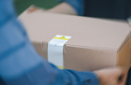 Teslim etmediği telefonları satıp otomobil aldı! Kargo çalışanı yakalandı