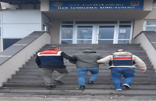 Aranan şahıslar Jandarmadan kaçamadı