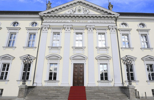 Almanya'da 2. Dünya Savaşı'ndan kalma bomba bulundu! Hem de sarayın bahçesinde