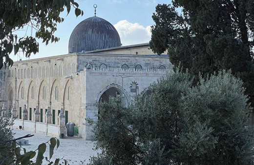 TOMA'lar Mesci-i Aksa çevresine pis su sıktı İsrail polisi gençleri tartakladı