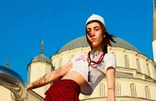 Kocatepe Camii'nde uygunsuz kıyafetlerle çekim yapan sanıklar beraat ettiler