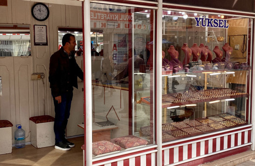 Kuyumcudan 11 alyans çalan 3 şüpheli tutuklandı!