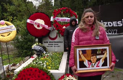 Milli halterci Naim Süleymanoğlu, kabri başında anıldı