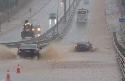 Şiddetli yağış Adıyaman’ı etkisi altına aldı!