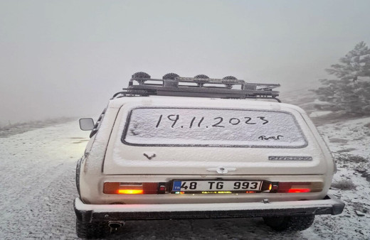 Muğla’da yılın ilk karı Göktepe Dağına yağdı