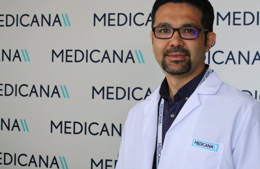 Böyle ameliyat görülmedi, Bursa'da hastasıyla konuşarak ameliyat etti