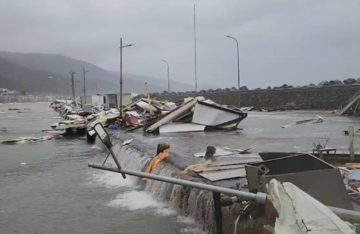 Yalova Esenköy Balıkçı Barınağı fırtınada yerle bir oldu