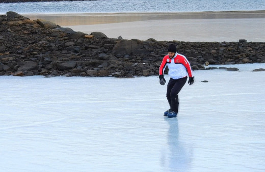 Erzincan'da vatandaşlar Yedi Göller mevkiinde 3 bin 549 rakımda buz pateni yaptılar