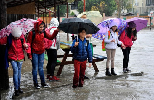 Bolu'da okullar 1 günlüğüne tatil edildi