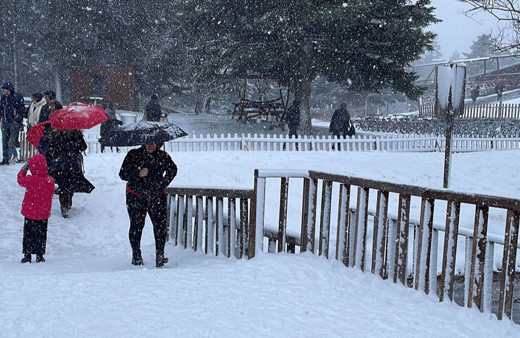 Gölcük Tabiat Parkı'nda kar kalınlığı 10 santimetreye ulaştı