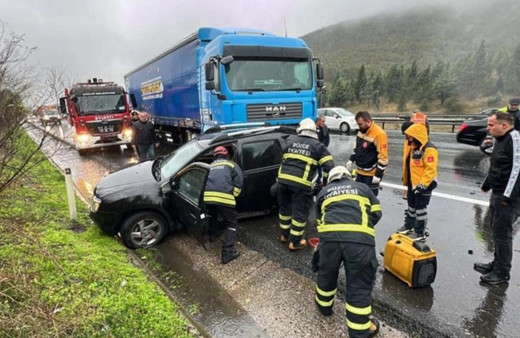 TEM'de feci zincirleme kaza! Yaralı sayısı...