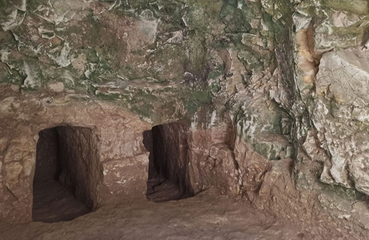 Adıyaman'da kaçak kazılarda 1900 yıllık oda mezarı bulundu!