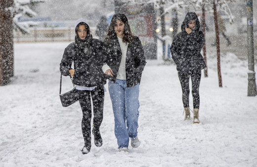 İstanbul'da kış bastırdı! Tekrar kar geliyor! Meteoroloji tarihi açıkladı