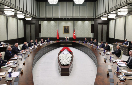 Çalışan emekliye 5 bin TL ikramiye! Kabine toplandı tüm gözler Cumhurbaşkanı Erdoğan'da...