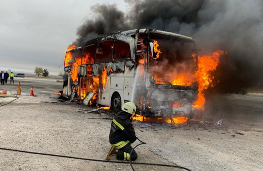Konya'da yolcu otobüsü cayır cayır yandı!
