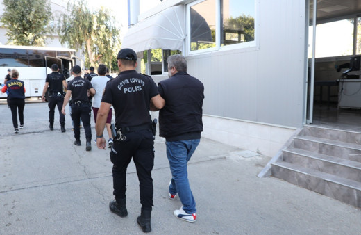 Mersin'de Alman vatandaşlarını dolandırmışlardı, 7 kişi gözaltına alındı