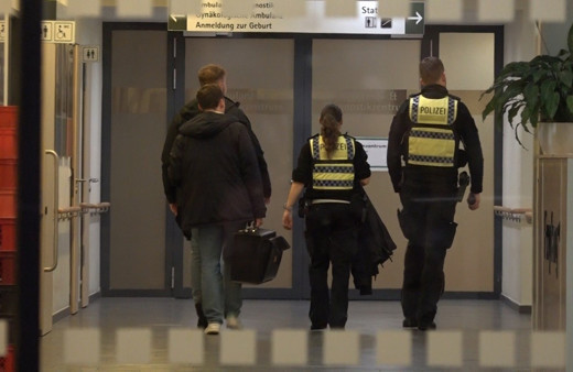Almanya Hamburg'da bir klinikten Türk çiftin 1 aylık bebeği kaçırıldı