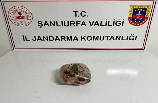 Şanlıurfa'da yapılan aramada yolcunun çantasından uyuşturucu çıktı