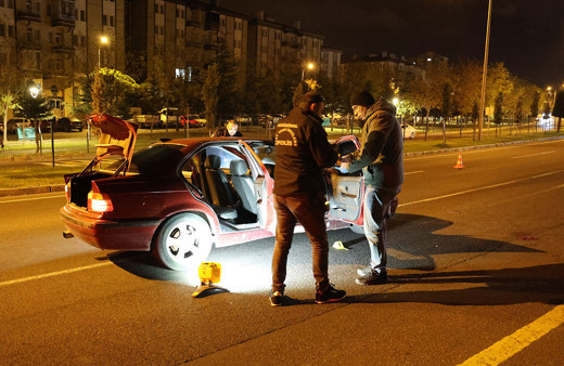 Boşandığı kocasını vurdu! Trafikte eski eşini başka bir araçta görüp indirmek isteyince...