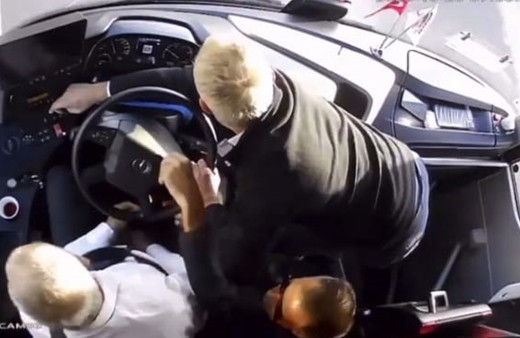 Şoför kalp krizi geçirdi, otobüsü ikinci kaptan durdurdu