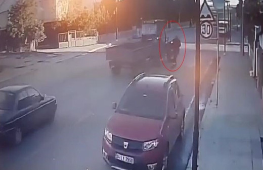 Tekirdağ'da Scooter ile traktörün çarpıştığı kaza kameralara yakalandı