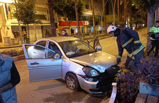 Antalya'da alkollü direksiyon başına geçen sürücü ortalığı birbirine kattı