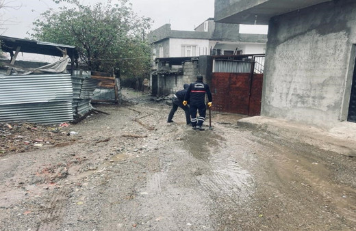 Diyarbakır Sur’da yağış sonrası sokaklarda temizlik yapıldı