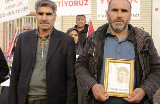 PKK’lılar tarafından 6 gün önce kaçırılan oğlu için babası nöbete başladı