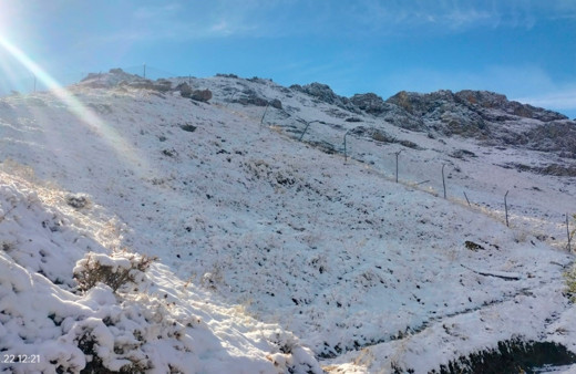 Batman’da mevsimin ilk kar yağışı nedeniyle dağlar beyaza büründü.