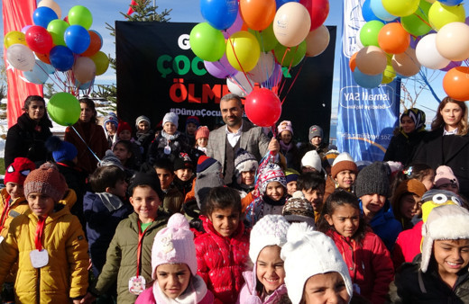 Van'da Gazzeli çocuklar için gökyüzüne balon bırakıldı