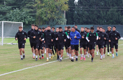 Denizlispor yeni direktörü Özcan Bizati ile antrenmanını yaptı