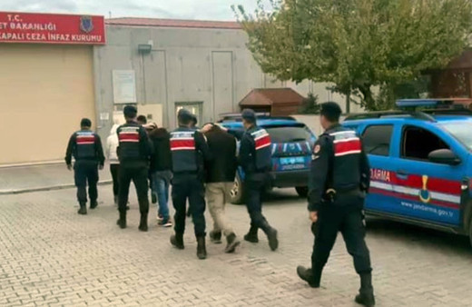 Balıkesir’de 16 düzensiz göçmen ve 3 organizatör yakalandı!