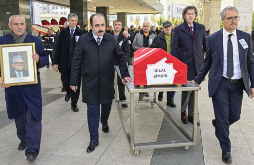 Emekli Büyükelçi, tarihçi yazar Bilal Şimşir son yolculuğuna uğurlandı