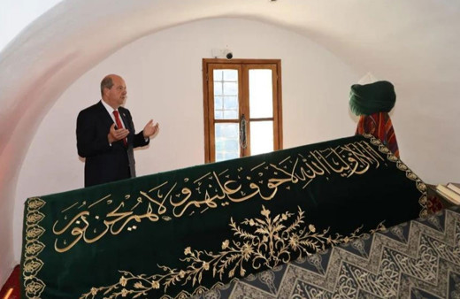 KKTC Cumhurbaşkanı, Şeyh Edebali Türbesi'nde dua etti