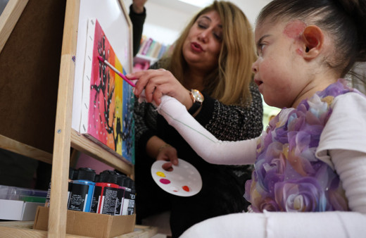 Kelebek hastası çocuğu kendi çocuğundan ayırt etmeyen öğretmen gönüllere dokundu