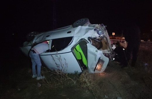 Afyonkarahisar'da şarampole devrilen otomobilde 2 kişi yaralandı