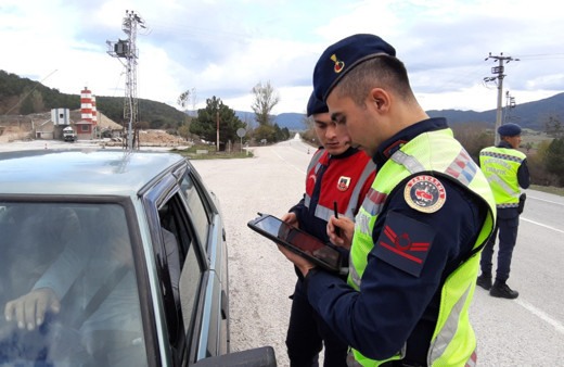 Bolu'da jandarma tarafından kış lastiği denetimi yapıldı