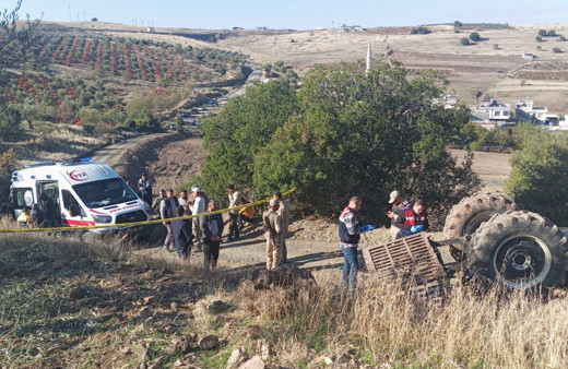 Kilis’te traktör devrildi, 1 kişi hayatını kaybetti