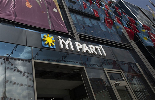 İYİ Parti'de bir istifa daha! Sosyal medya hesabından duyurdu