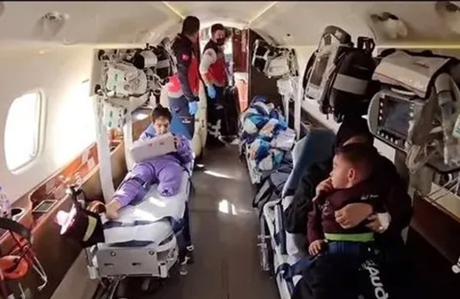 Türkiye, ilk defa Gazze'den yaralı getirdi! Gazzeli çocukları Ankara'da Sağlık Bakanı Koca karşıladı