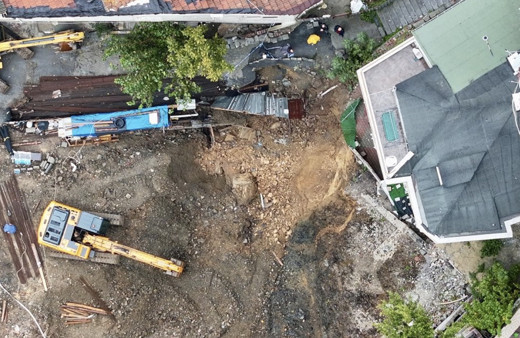 Eyüpsultan'da toprak kaydı: İki bina tahliye edildi