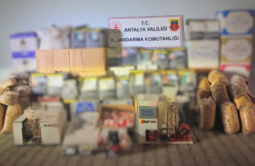 Antalya’da bir depoya baskın yaptı, 480 kilo tütün ele geçirildi