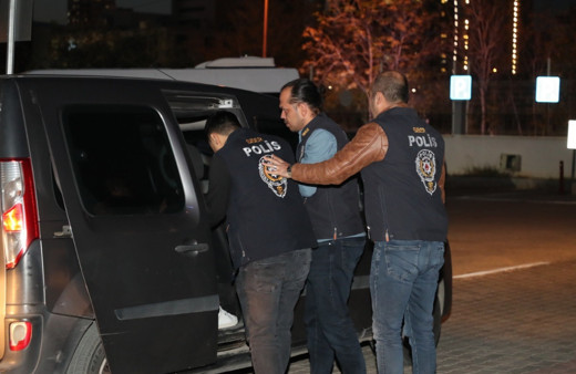 Mersin'de yasa dışı bahis oynatan 4 şüpheli gözaltına alındı